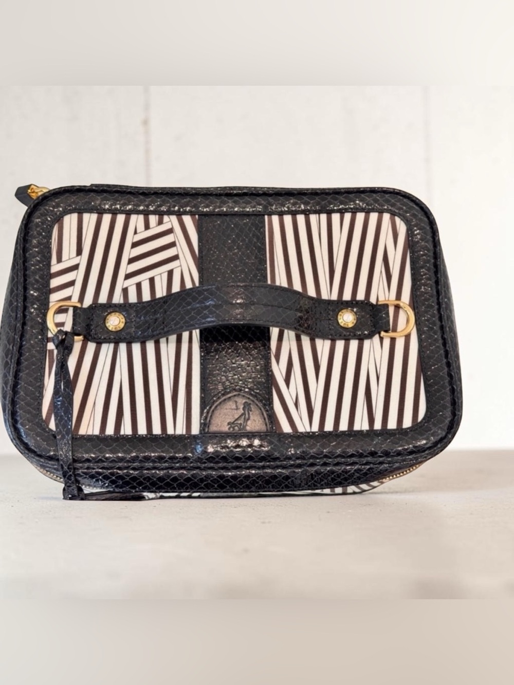 New York Icon Henri Bendel W57th Street Train Case in Disturbed Pattern - Picture 4 of 15